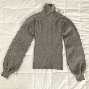 Industry Republic Gray Knit Turtleneck
Size: Small, Nice Quality!